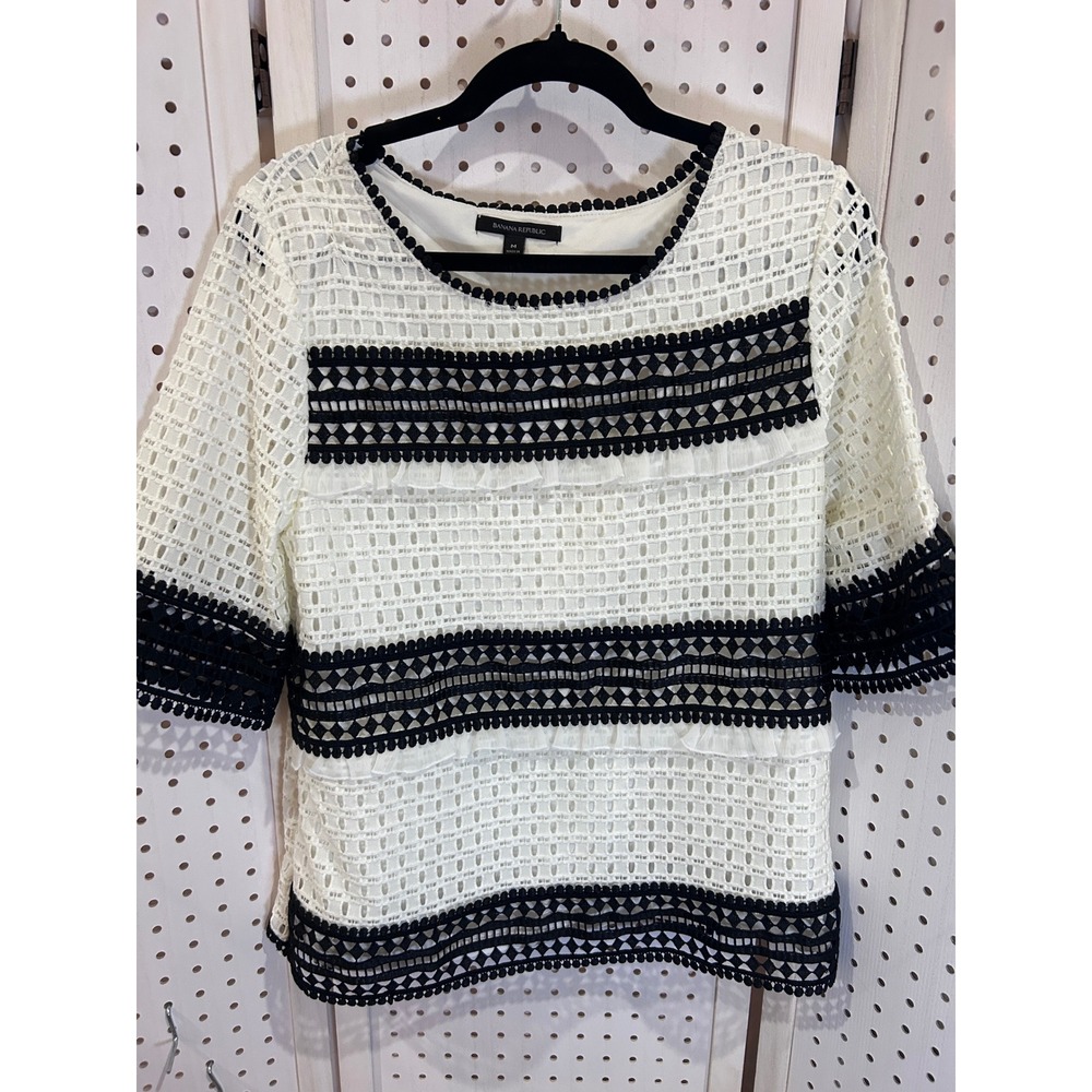 Banana Republic Textured‎ Lace Overlay Top Black White 3/4 Sleeve Womens Size M